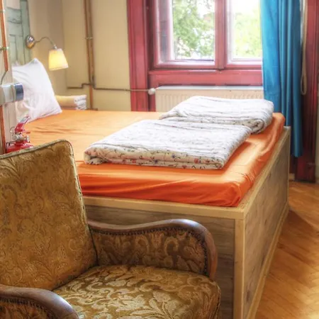 Albergue Lavender Circus Hostel, Doubles & Ensuites *